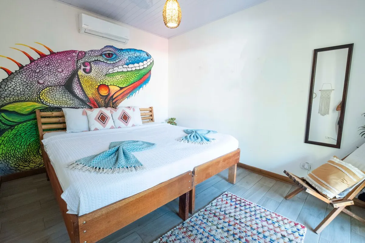 Iguana Room with iguana mural